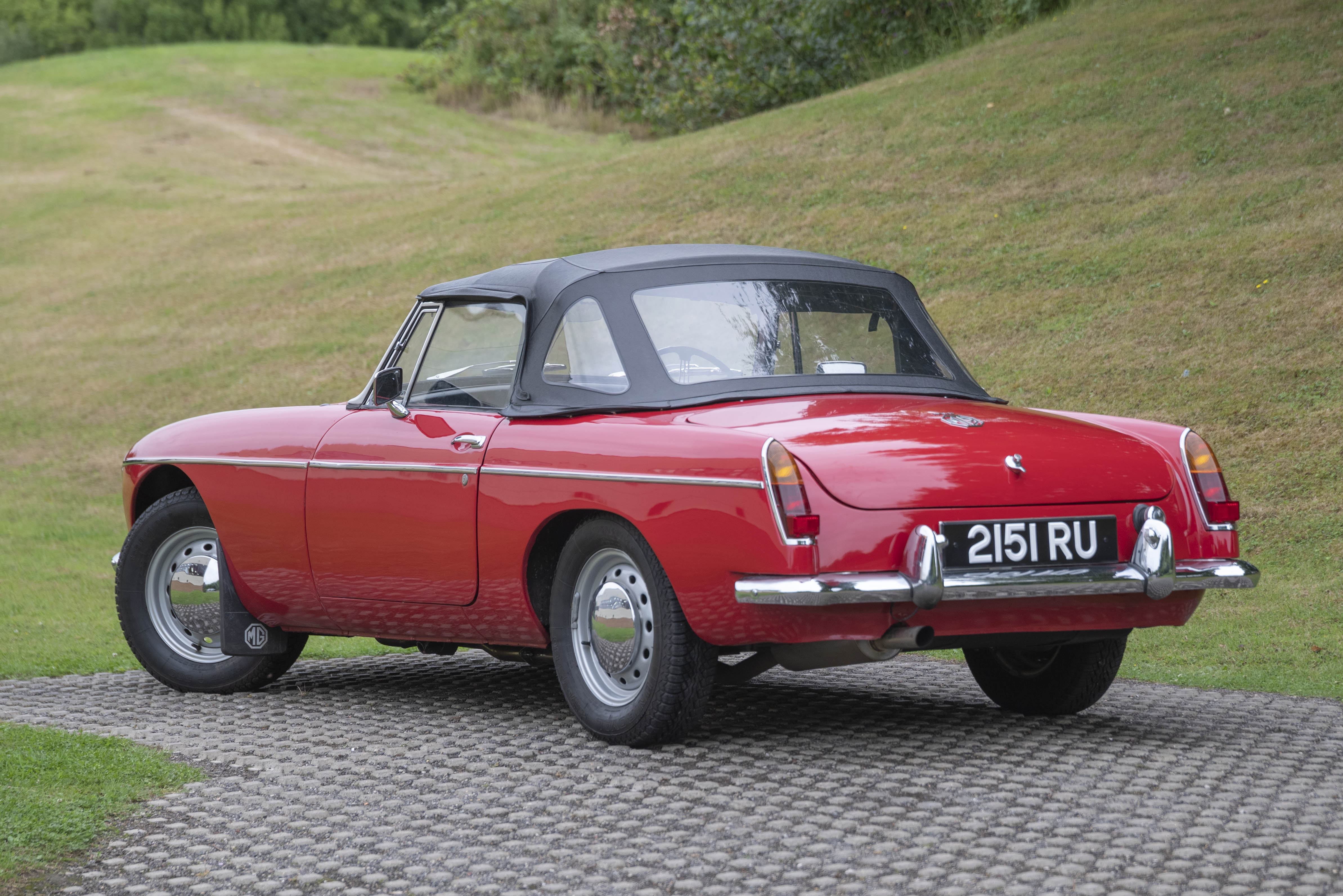 Lot 6 - 1962 MG B Roadster