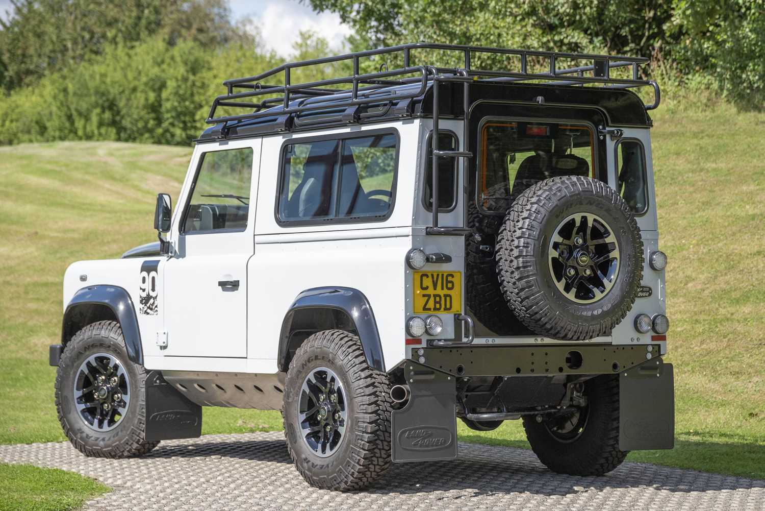Lot 9 - 2016 Land Rover Defender 90 Adventure TD