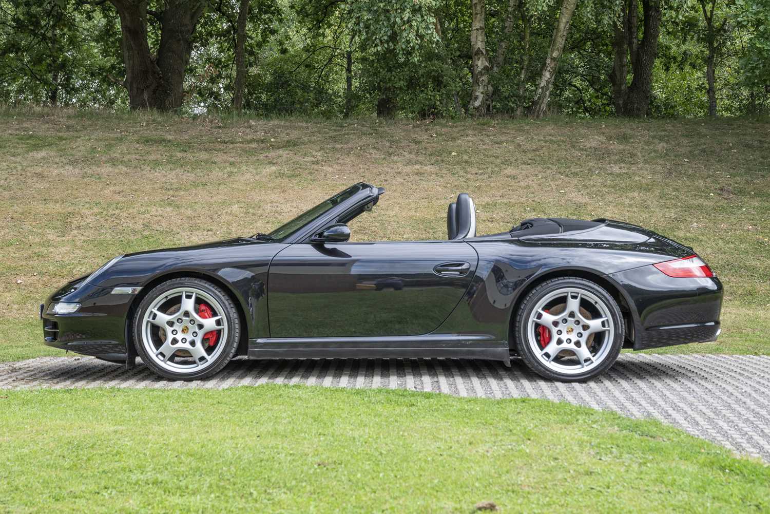 Lot 40 - 2006 Porsche 911 Carrera 4S Cabriolet