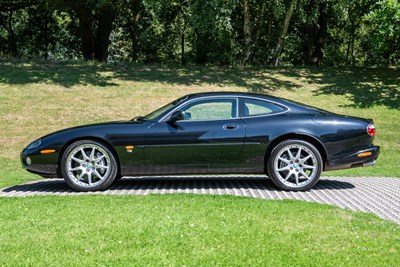 Lot 69 - 2002 Jaguar XKR 4.2 Coupe