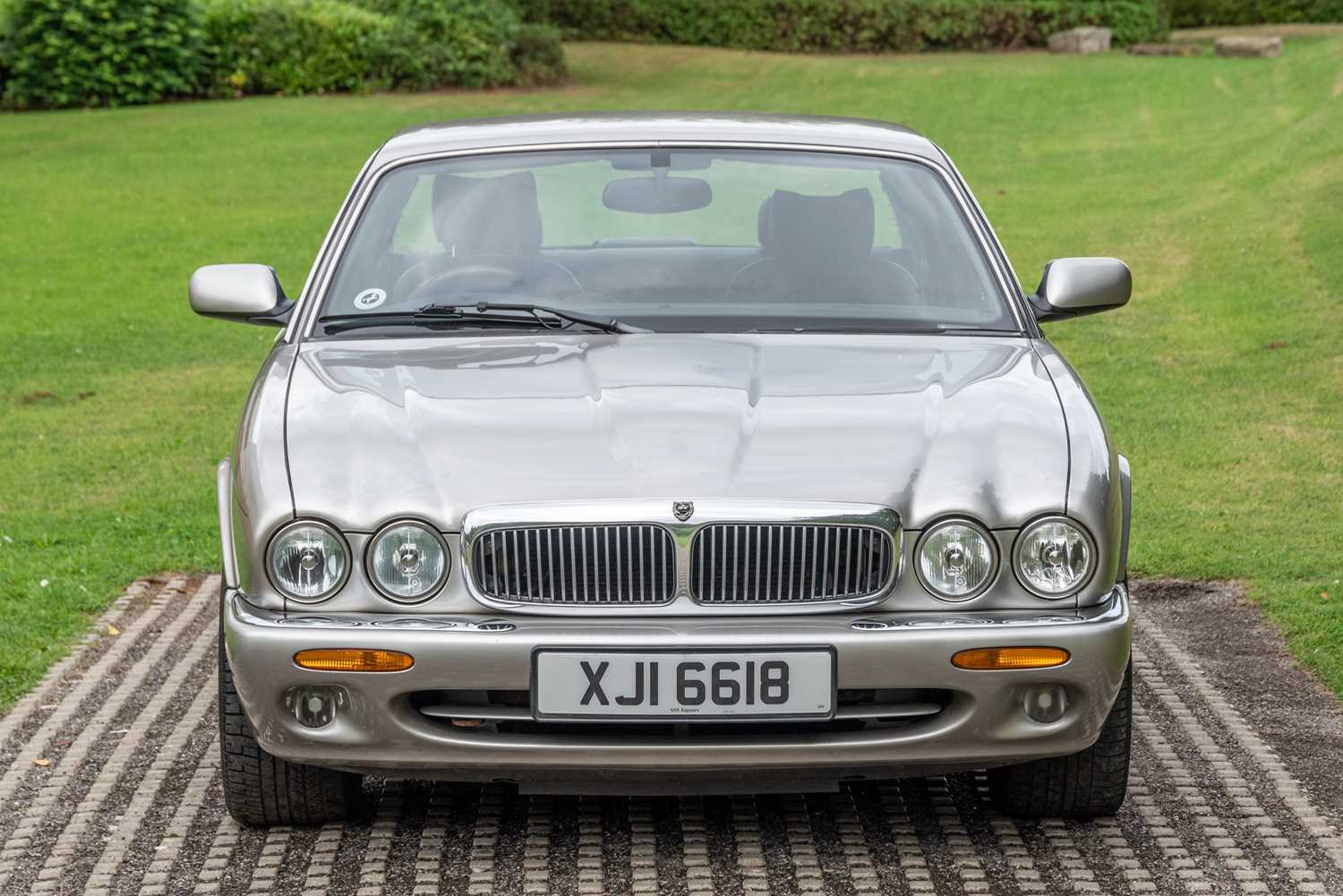 Lot 77 1999 Jaguar XJ8