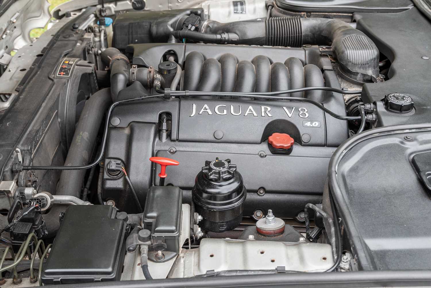 Lot 77 1999 Jaguar XJ8