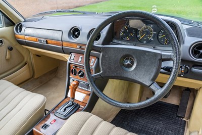 Lot 47 - 1984 Mercedes-Benz 230 CE