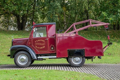 Lot 52 - 1954 Trojan Recovery Truck