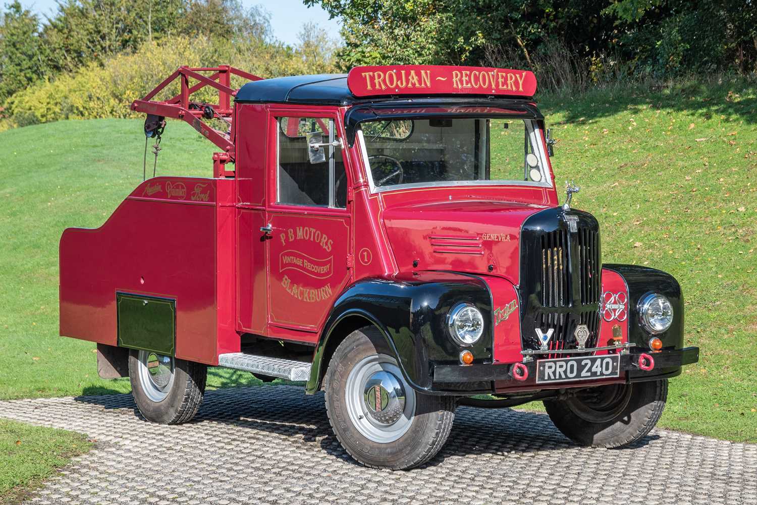 Lot 52 - 1954 Trojan Recovery Truck