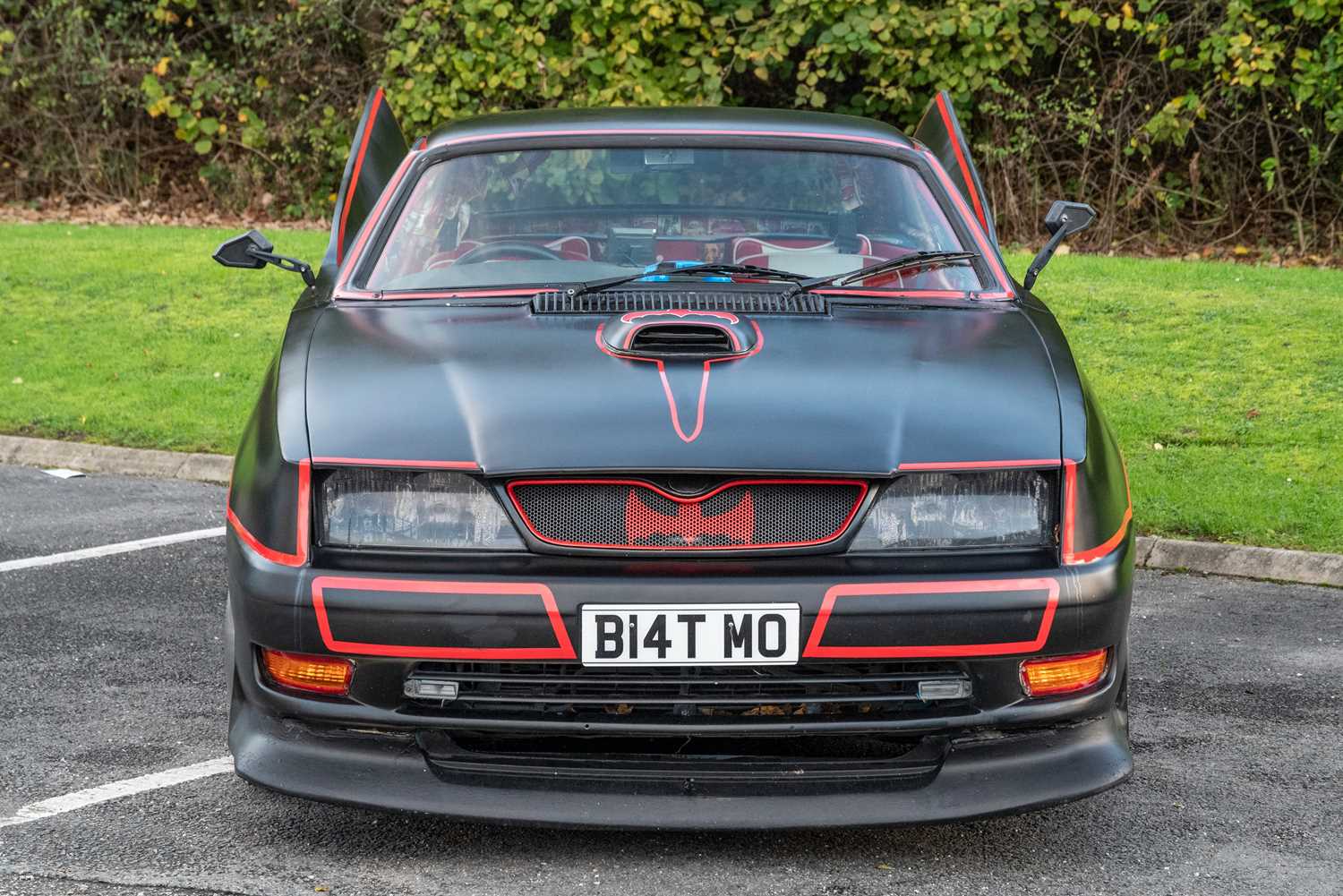 Lot 59 - 2001 Toyota Avalon 'Batmobile'