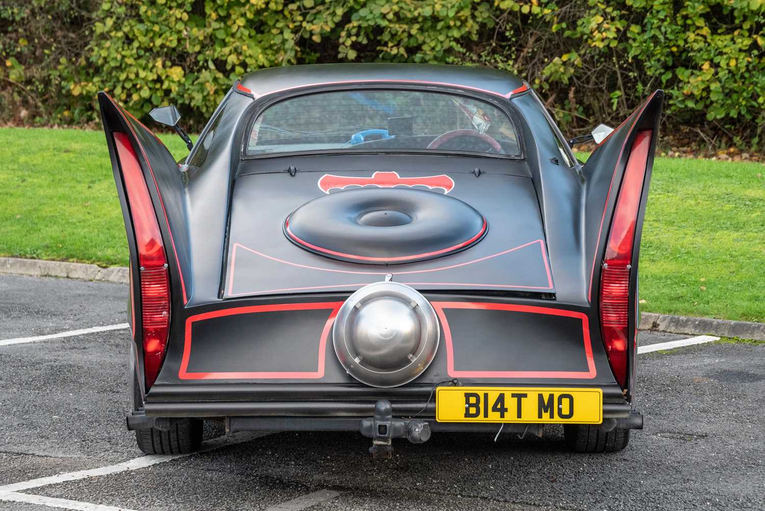 Lot 2001 Toyota Avalon 'Batmobile'