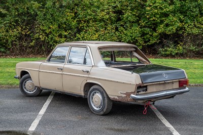 Lot 9 - 1975 Mercedes-Benz 230/4 Saloon