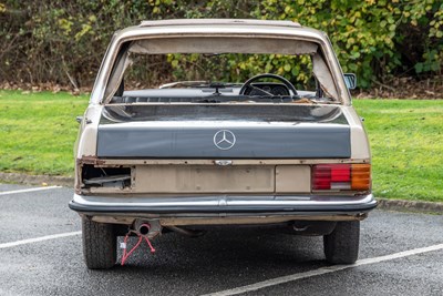 Lot 9 - 1975 Mercedes-Benz 230/4 Saloon